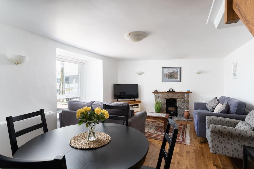 Charming 3 Bedroom Harbour Cottage With Parking Penzance Bagian luar foto